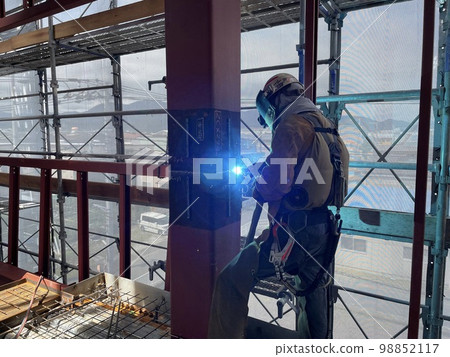 鋼架建築立柱現場焊接 98852117