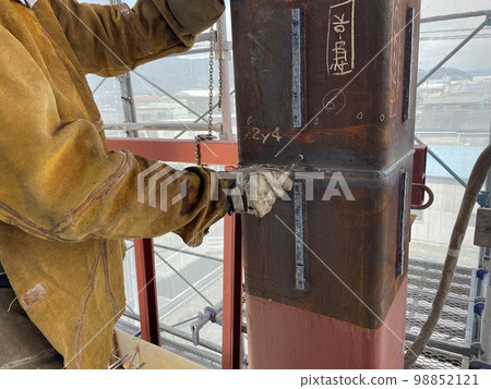 鋼架建築立柱現場焊接 98852121