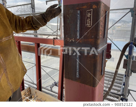 On-site welding of columns in steel-framed buildings On-site welding of columns in steel-framed buildings 98852122