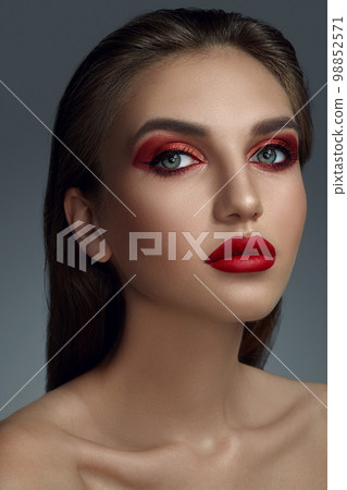 Close-up portrait of a beautiful fashion model with professional make-up. 98852571