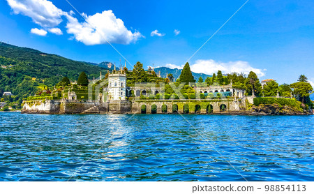 Palazzo Borromeo, Palace exterior view in Isola Bella, Isole Borromee archipelago, Lake Maggiore 98854113