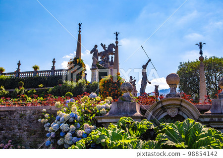 Italian style baroque Garden on Isola Bella, in isole borromee islands in lake Maggiore, Italy Italian style baroque Garden on Isola Bella, in isole borromee islands in lake Maggiore, Italy 98854142
