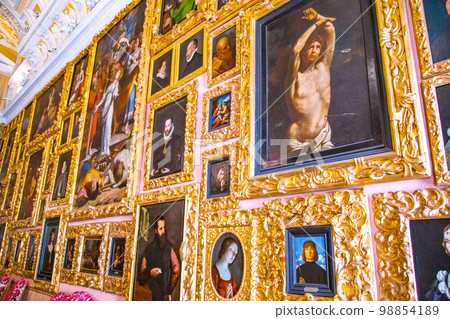 Palazzo Borromeo, Palace Interior view in Isola Bella, Isole Borromee archipelago, Lake Maggiore Palazzo Borromeo, Palace Interior view in Isola Bella, Isole Borromee archipelago, Lake Maggiore 98854189