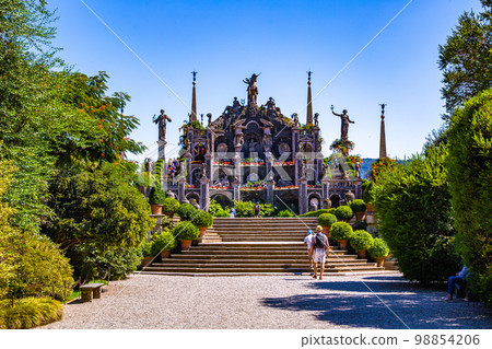 Italian style baroque Garden on Isola Bella, in isole borromee islands in lake Maggiore, Italy Italian style baroque Garden on Isola Bella, in isole borromee islands in lake Maggiore, Italy 98854206