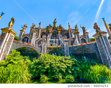 Italian style baroque Garden on Isola Bella, in isole borromee islands in lake Maggiore, Italy Italian style baroque Garden on Isola Bella, in isole borromee islands in lake Maggiore, Italy 98854253