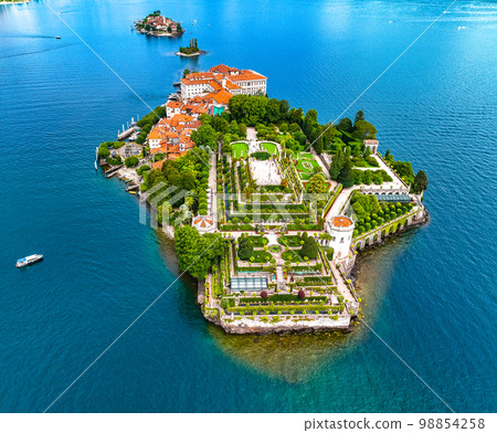 Aerial view of Isola Bella, in Isole Borromee archipelago in Lake Maggiore, Italy 98854258