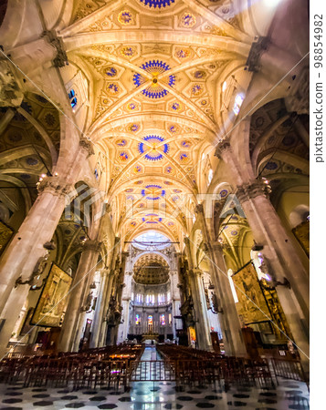Duomo di Como Cathedral or Cattedrale di Santa Maria Assunta in Como lake, Italy 98854982