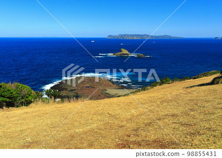[Nagasaki Prefecture] View from Oobae Lighthouse on Ikitsuki Island 98855431