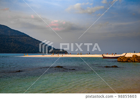 Sunset view at North Point Beach in Koh Lipe, Satun, Thailand Sunset view at North Point Beach in Koh Lipe, Satun, Thailand 98855603