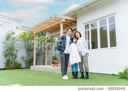 Parent and child family lawn smile Parent and child family lawn smile 98858049