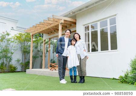 Parent and child family lawn smile Parent and child family lawn smile 98858050