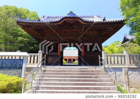 [香川縣]四國聖地“第84 Fudasho”屋島寺（Shitenmon）在晴天 98858292