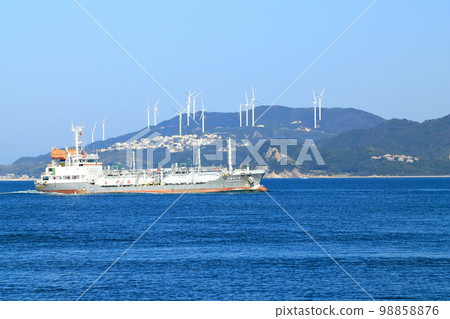 [德島縣]從潮汐船上看到的CEF南淡路風電場和液化石油氣船（風力發電廠） 98858876