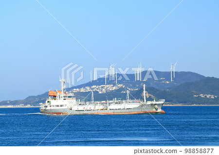 [德島縣]從潮汐船上看到的CEF南淡路風電場和液化石油氣船（風力發電廠） 98858877