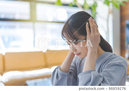 耳朵 噪聲 女生 98859276