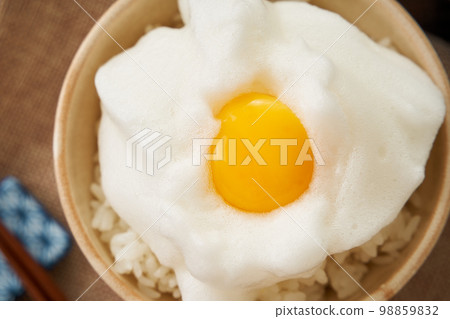 Fluffy egg over rice Fluffy egg over rice 98859832