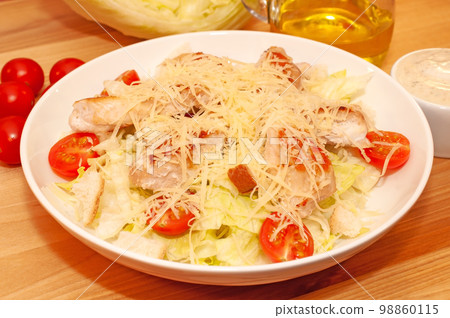 Caesar salad with chicken and crackers Caesar salad with chicken and crackers 98860115