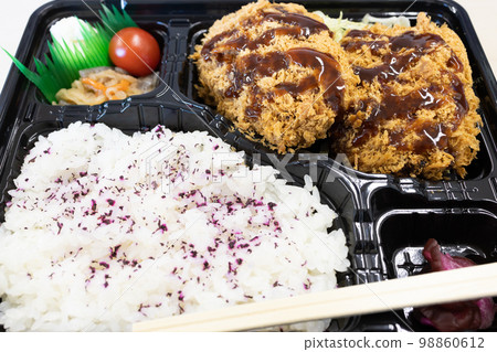 Delicious mince cutlet lunch box Delicious mince cutlet lunch box 98860612