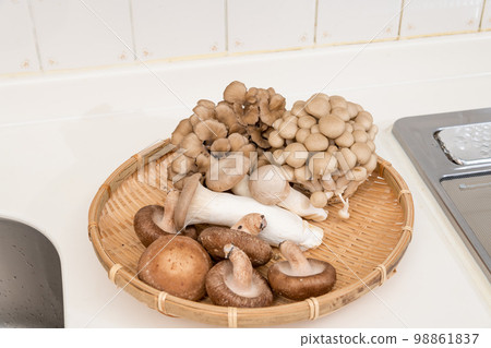 【在廚房做各種蘑菇】 98861837