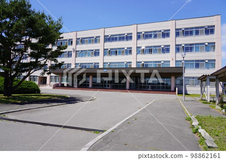 Former Ryohoku High School (currently Hakodate High School), the alma mater of GLAY's TAKURO and HISASHI 98862161