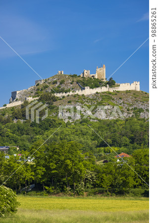 Staatz ruins in Weinviertel, Lower Austria, Austria 98865261