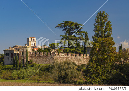 Castello di Castellaro Lagusello, UNESCO site, Lombardy region, Italy Castello di Castellaro Lagusello, UNESCO site, Lombardy region, Italy 98865285