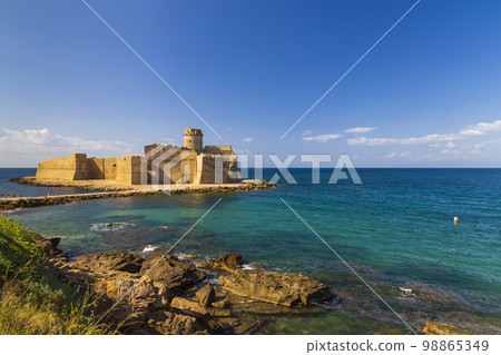 Castle in Isola di Capo Rizzuto, Province of Crotone, Calabria, Italy 98865349