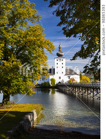 Gmunden castle on lake, Austria Gmunden castle on lake, Austria 98865393