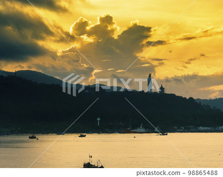 越南峴港黎明天空和蓮翁寺 98865488