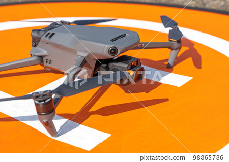 Drone and landing pad 98865786