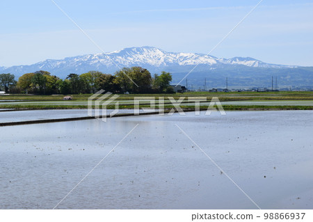 Ms. Tsukiyama (Japan) One hundred famous Japanese mountains 98866937