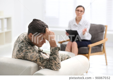 Male military officer having appointment with psychotherapist in office 98867032
