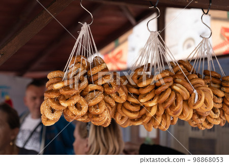 Hanging Small Bagels, Taralli, Small Tarallini, Bread Rings Hanging Small Bagels, Taralli, Small Tarallini, Bread Rings 98868053