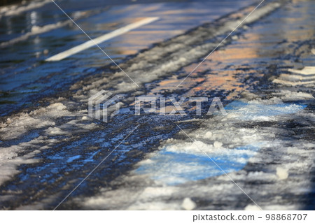 凍結路面的圖像 98868707