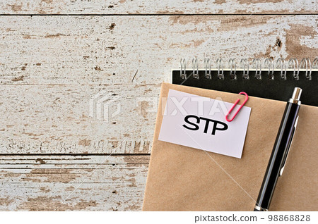 帶有 STP(分段、目標、定位)卡的辦公桌 帶有 STP(分段、目標、定位)卡的辦公桌 98868828