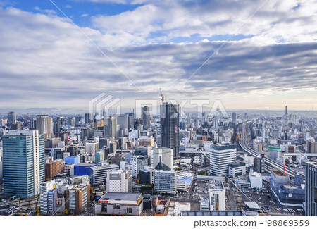 Overlooking the city of Nagoya 98869359