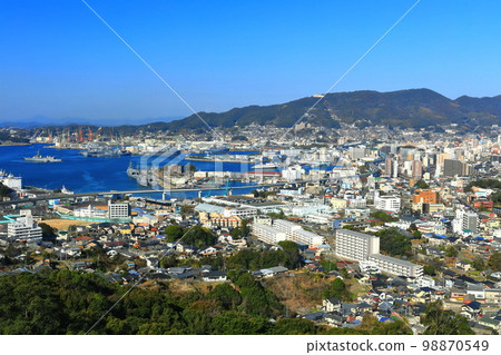 [長崎縣]從天神山展望台看到的陽光明媚的佐世保港 98870549