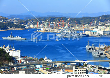[長崎縣]從天神山展望台看到的海上自衛隊（佐世保港） 98870559