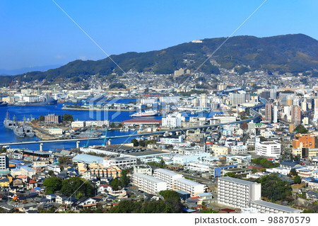 [長崎縣]從天神山展望台看到的陽光明媚的佐世保港 98870579