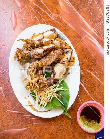 Deepfried Neritic Squid in plate 98870889