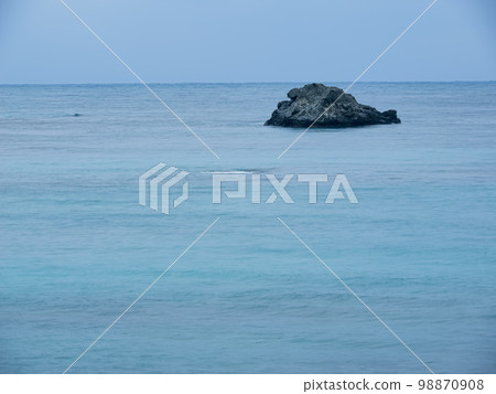 Sea waves impact rock on the beach 98870908