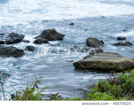 Sea waves impact rock on the beach 98870920