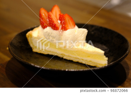 House dessert strawberry tart 98872066