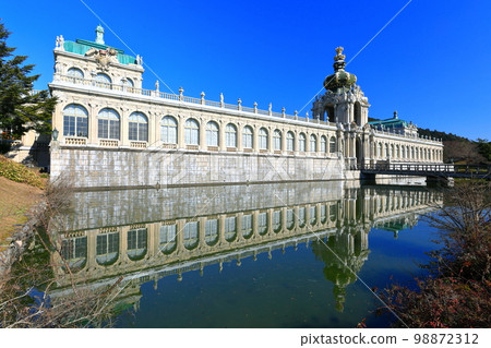 [Saga Prefecture] Symmetrical Arita Porcelain Park 98872312