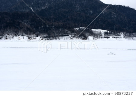 Omiwatari of Lake Nukabira in midwinter Omiwatari of Lake Nukabira in midwinter 98873237