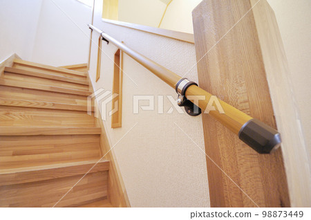 二層樓的樓梯和扶手 二層樓的樓梯和扶手 98873449