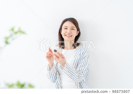 智能手機女性影響者 98873807