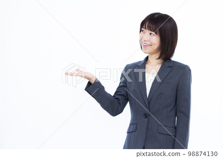 A business woman in her thirties who is introducing 98874130