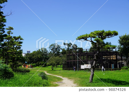 Osaka Sakai City Ohama Park Monkey breeding house and playground equipment near Motosaruyama (late summer) 98874326