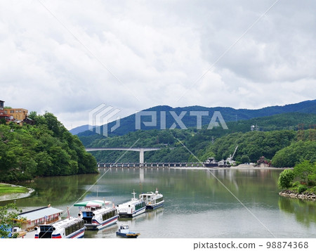 Gifu Prefecture, Enakyo, Tourist boat on the lake and Oi Dam (rainy season) Gifu Prefecture, Enakyo, Tourist boat on the lake and Oi Dam (rainy season) 98874368